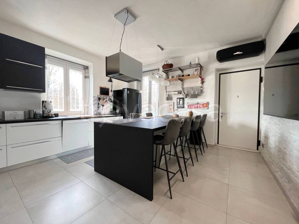 appartamento in vendita a Villasanta in zona La Santa