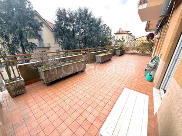 appartamento in vendita a Villasanta in zona La Santa