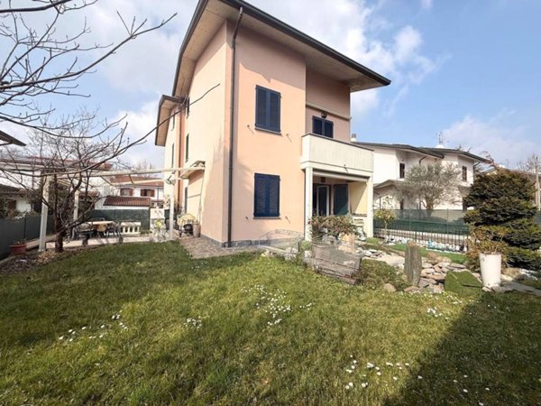 casa indipendente in vendita a Villasanta in zona Sant'Alessandro