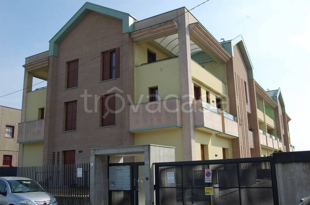appartamento in vendita a Villasanta in zona Sant'Alessandro