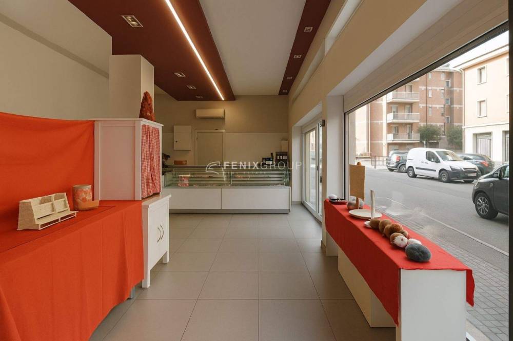 negozio in vendita a Villasanta in zona La Santa