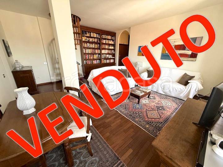 appartamento in vendita a Villasanta in zona La Santa