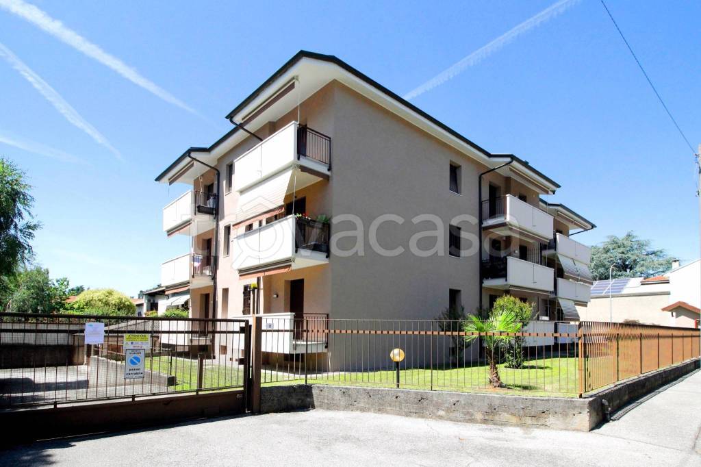appartamento in vendita a Villasanta in zona San Fiorano