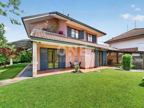 casa indipendente in vendita a Villasanta in zona La Santa