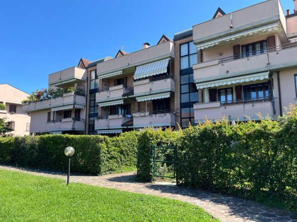 appartamento in vendita a Villasanta in zona Sant'Alessandro