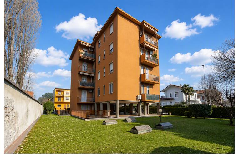 appartamento in vendita a Villasanta in zona La Santa