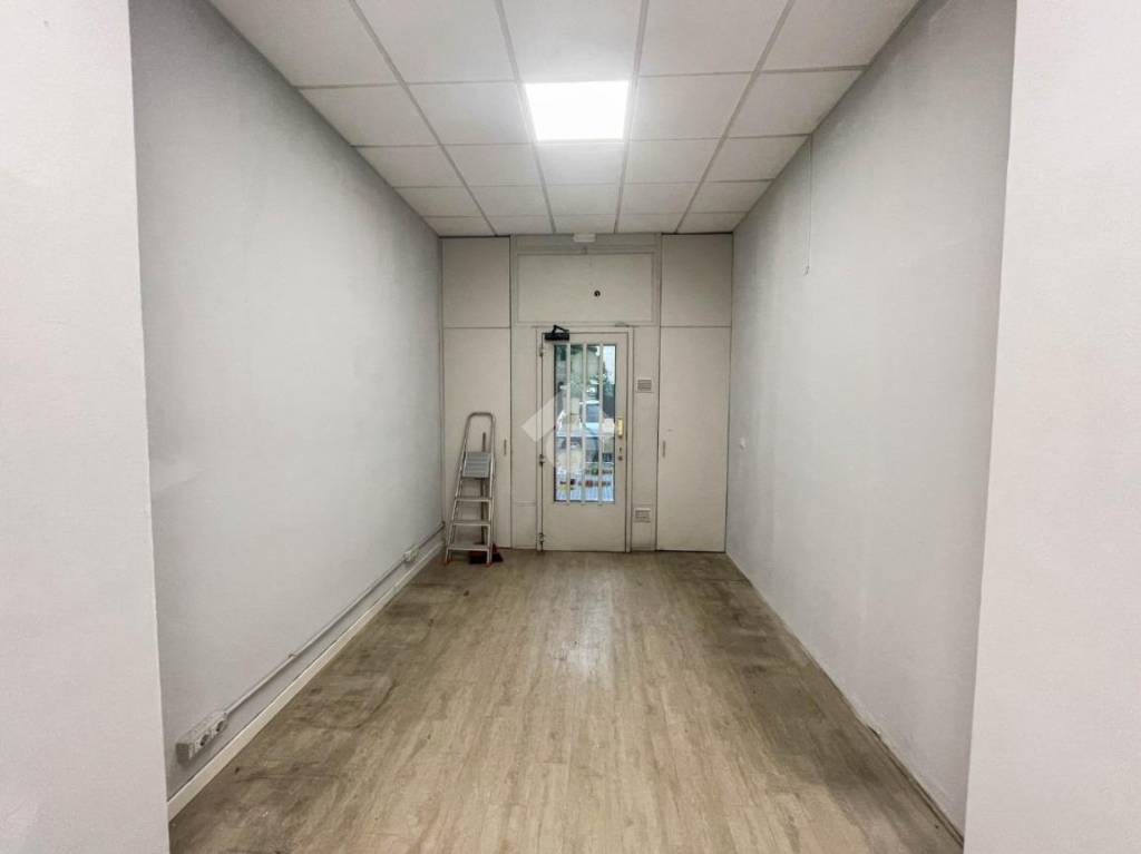 negozio in vendita a Vimercate