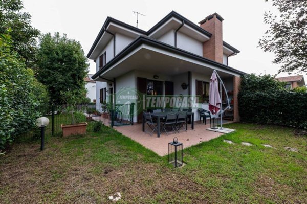 casa indipendente in vendita a Vimercate in zona Velasca