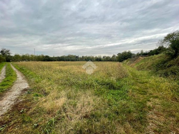 terreno agricolo in vendita a Vimercate in zona Ruginello / Oldaniga