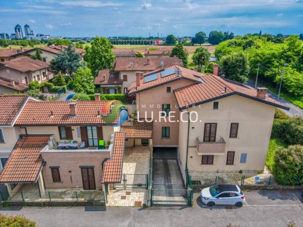 appartamento in vendita a Vimercate in zona Oreno