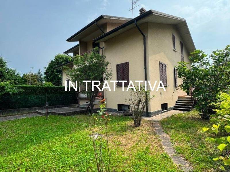 casa indipendente in vendita a Vimercate