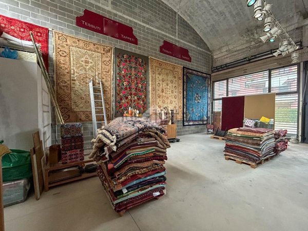 negozio in vendita a Vimercate