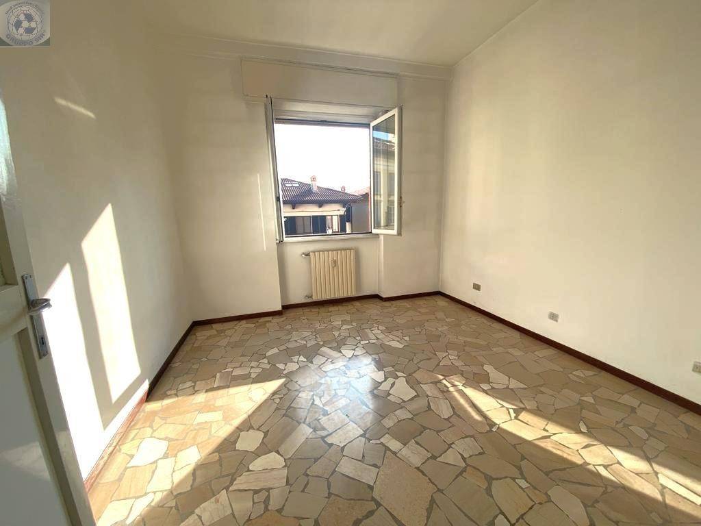 appartamento in vendita a Vimercate in zona Centro Storico