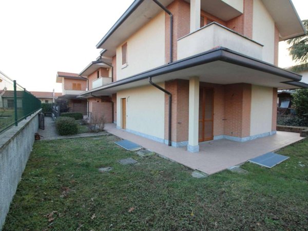 casa indipendente in vendita a Vimercate in zona Ruginello / Oldaniga
