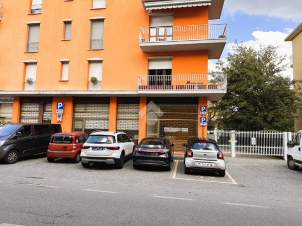 negozio in vendita a Vimercate in zona Centro Storico