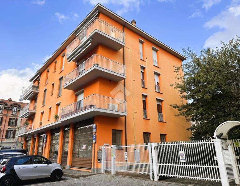 locale commerciale in vendita a Vimercate