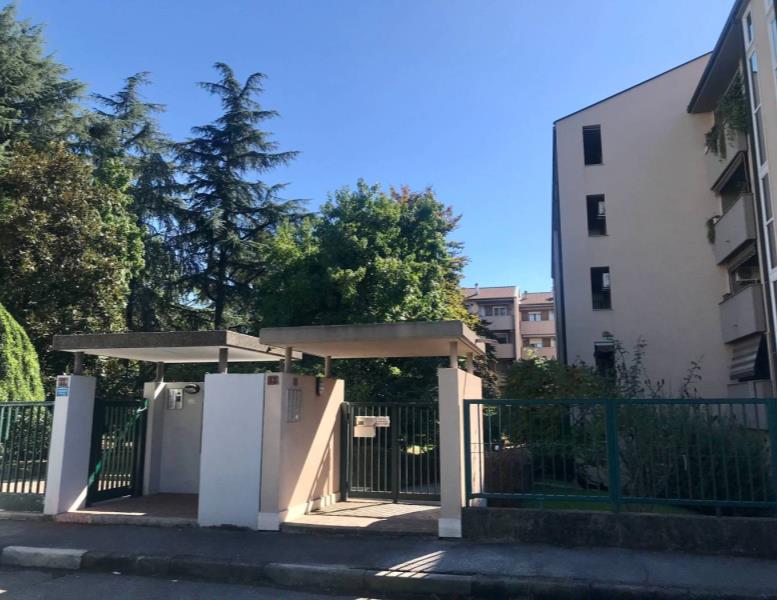 appartamento in vendita a Vimercate in zona Centro Storico