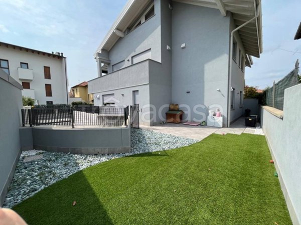 appartamento in vendita a Vimercate in zona Centro Storico