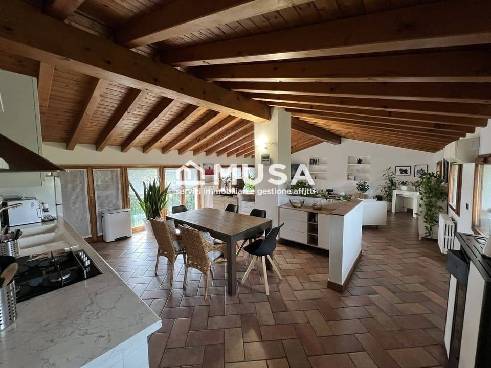 casa indipendente in vendita a Vimercate