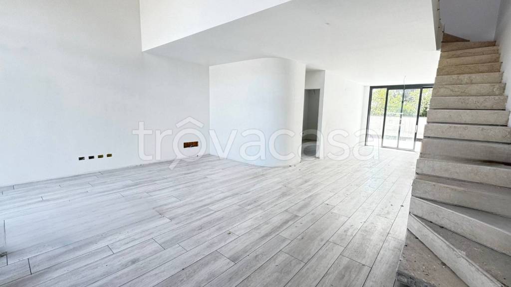 casa indipendente in vendita a Vimercate in zona Centro Storico