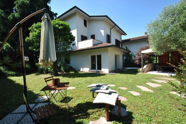 casa indipendente in vendita a Vimercate in zona Oreno