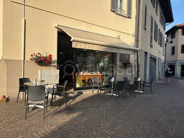negozio in vendita a Vimercate in zona Centro Storico