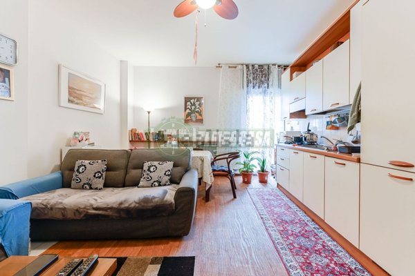 appartamento in vendita a Vimercate in zona Ruginello / Oldaniga