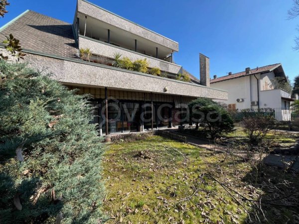 appartamento in vendita a Vimercate in zona Centro Storico