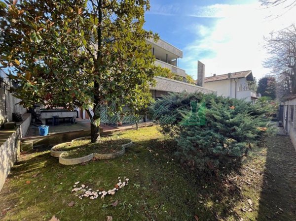 appartamento in vendita a Vimercate in zona Centro Storico