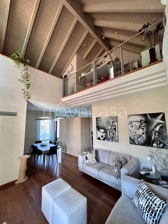 casa indipendente in vendita a Vimercate in zona Oreno