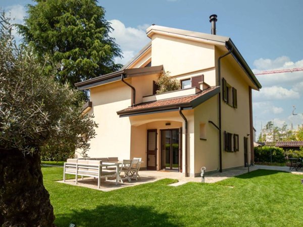 intera palazzina in vendita a Vimercate in zona Oreno