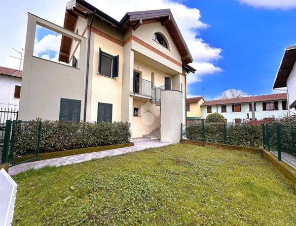 casa indipendente in vendita a Vimercate in zona Velasca