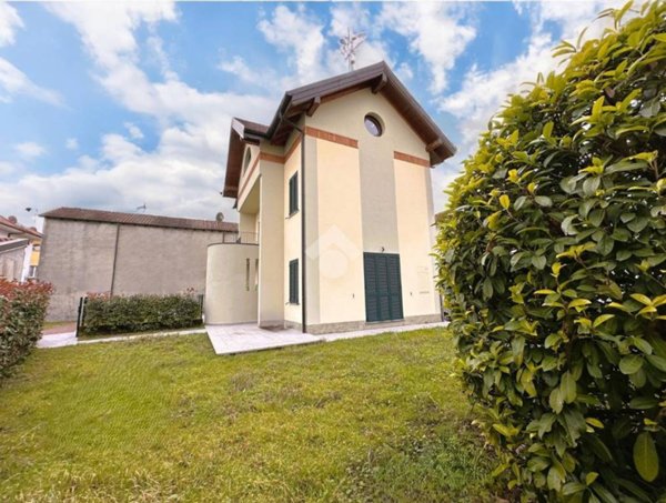 appartamento in vendita a Vimercate in zona Velasca