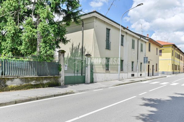 appartamento in vendita a Vimercate in zona Centro Storico