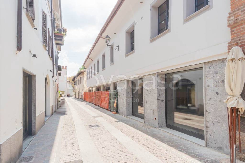 appartamento in vendita a Vimercate in zona Centro Storico