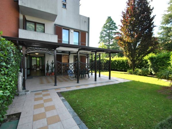 appartamento in vendita a Vimercate in zona Oreno