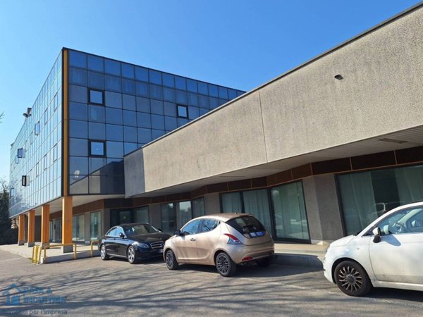 negozio in vendita a Vimercate in zona Centro Storico