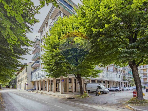 ufficio in vendita a Vimercate in zona Centro Storico