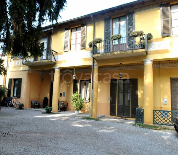 appartamento in vendita a Vimercate in zona Centro Storico