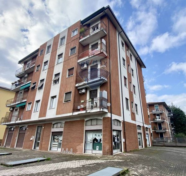 negozio in vendita a Vimercate in zona Centro Storico