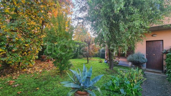 casa indipendente in vendita a Vimercate in zona Velasca
