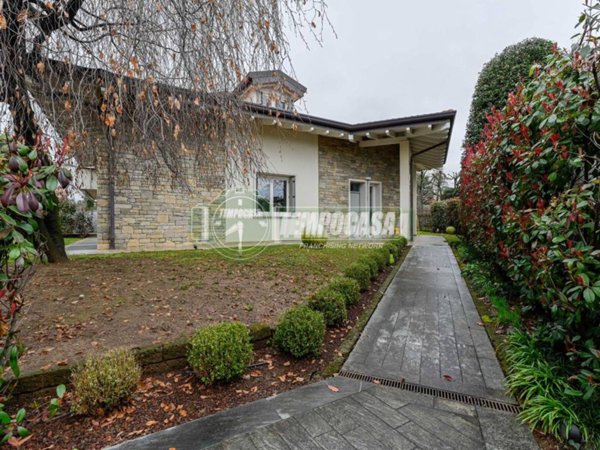casa indipendente in vendita a Vimercate in zona Oreno