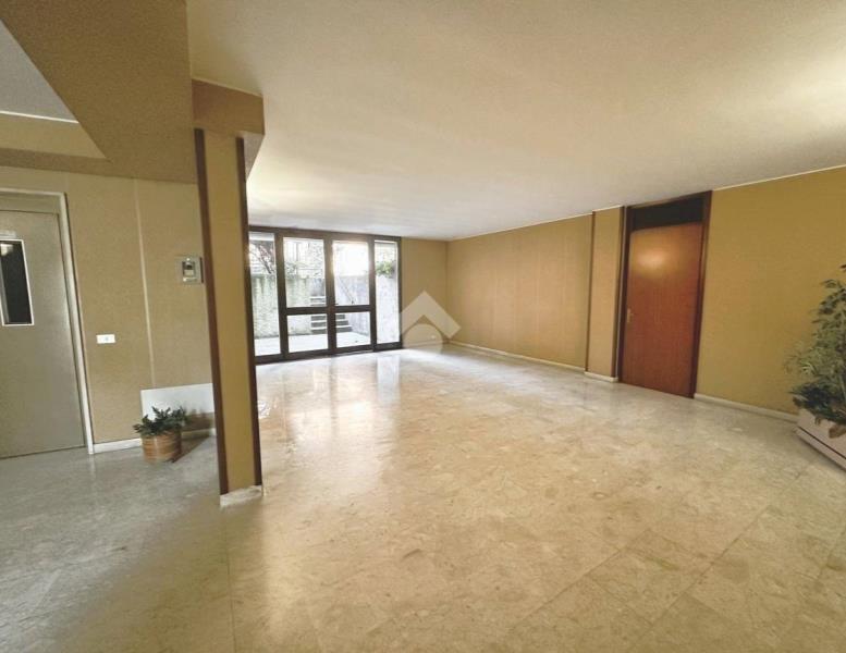 appartamento in vendita a Vimercate in zona Centro Storico