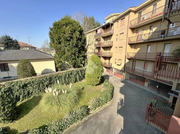 appartamento in vendita a Vimercate in zona Centro Storico