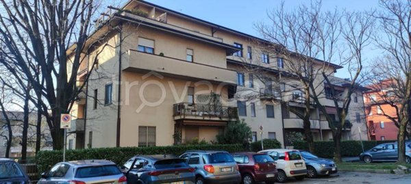 appartamento in vendita a Vimercate in zona Centro Storico