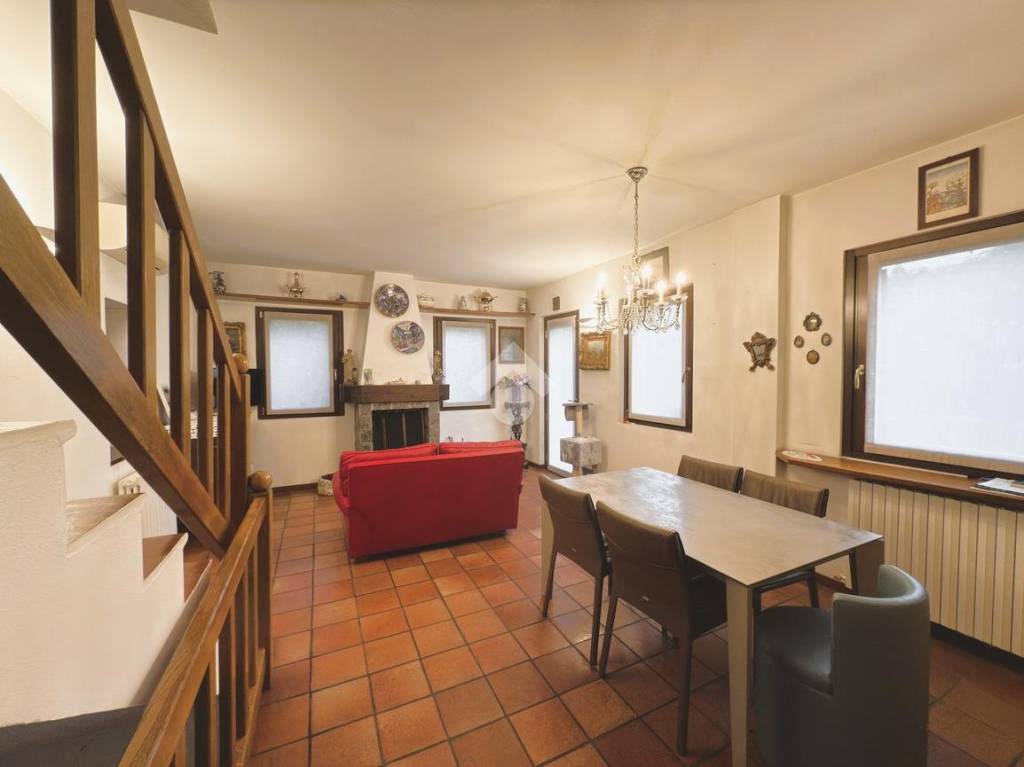 casa indipendente in vendita a Vimercate in zona Centro Storico