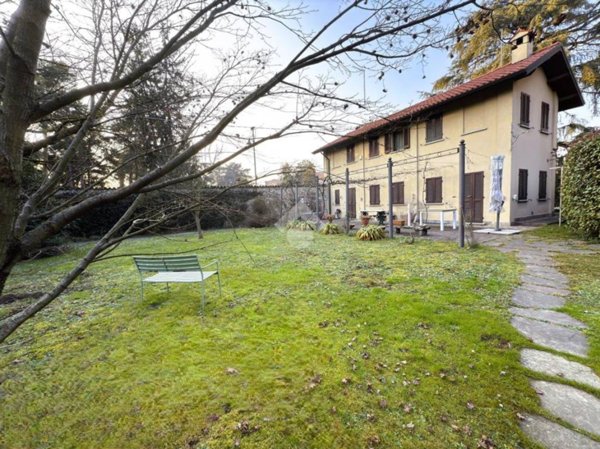casa indipendente in vendita a Vimercate in zona Centro Storico