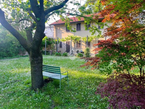 casa indipendente in vendita a Vimercate in zona Centro Storico