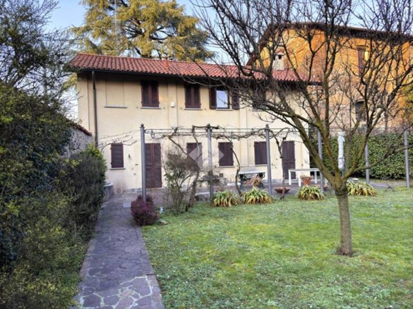 casa indipendente in vendita a Vimercate in zona Centro Storico