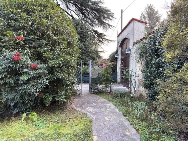 casa indipendente in vendita a Vimercate in zona Centro Storico
